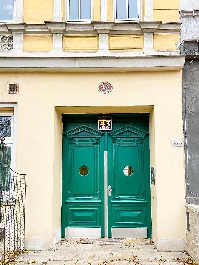 Bright Apartment Schoenbrunn Palace Vienna 0*,