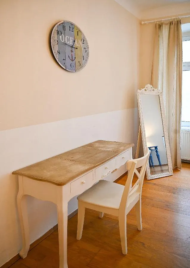 Bright Apartment Schoenbrunn Palace Vienna