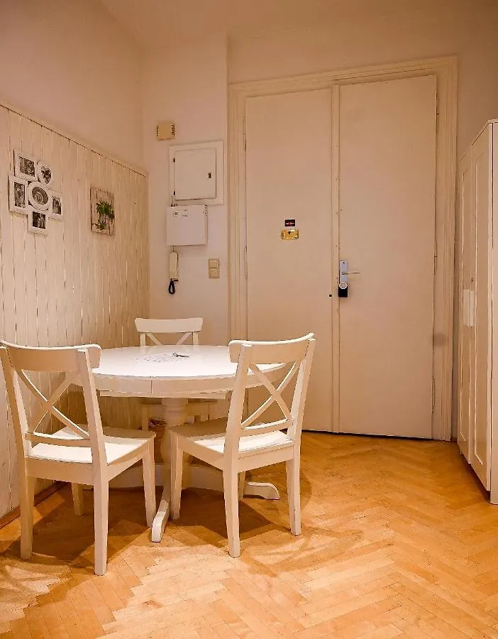 Bright Apartment Schoenbrunn Palace Vienna
